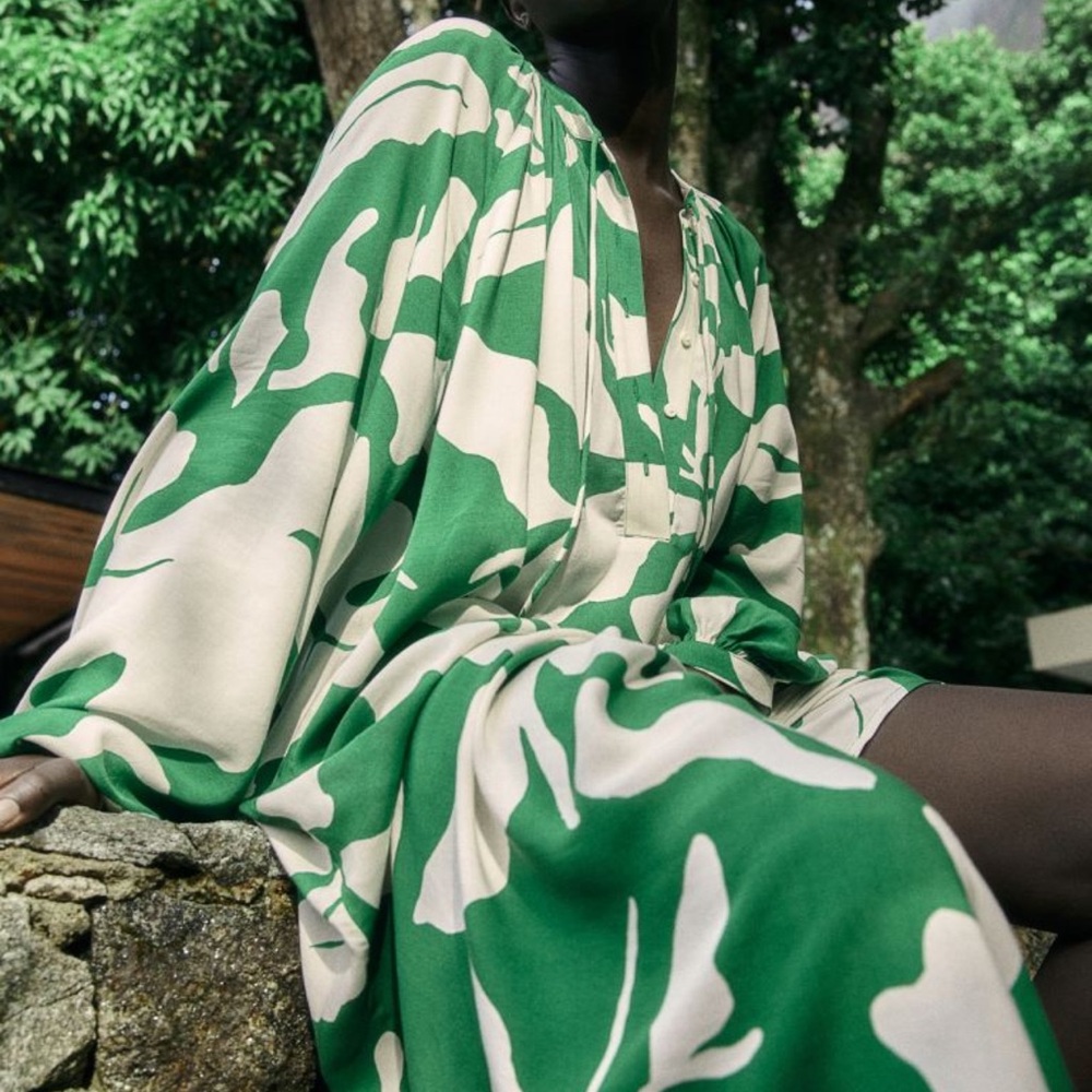 Balloon - sleeved Dress